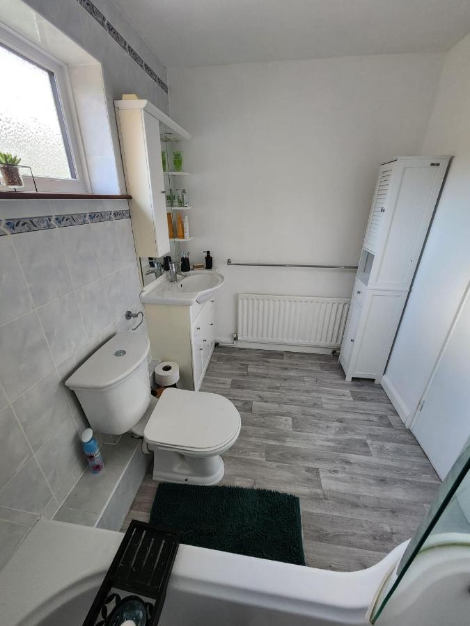 Twin Room In Crawley,Gatwick,West Sussex Ifield Екстер'єр фото