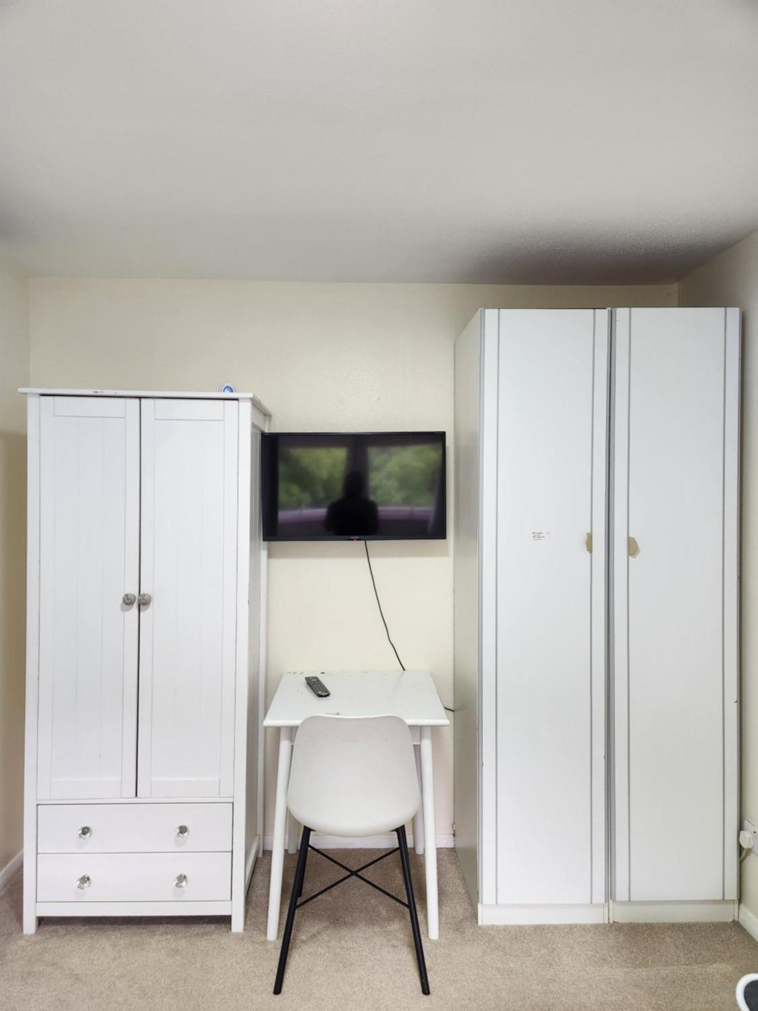 Twin Room In Crawley,Gatwick,West Sussex Ifield Екстер'єр фото