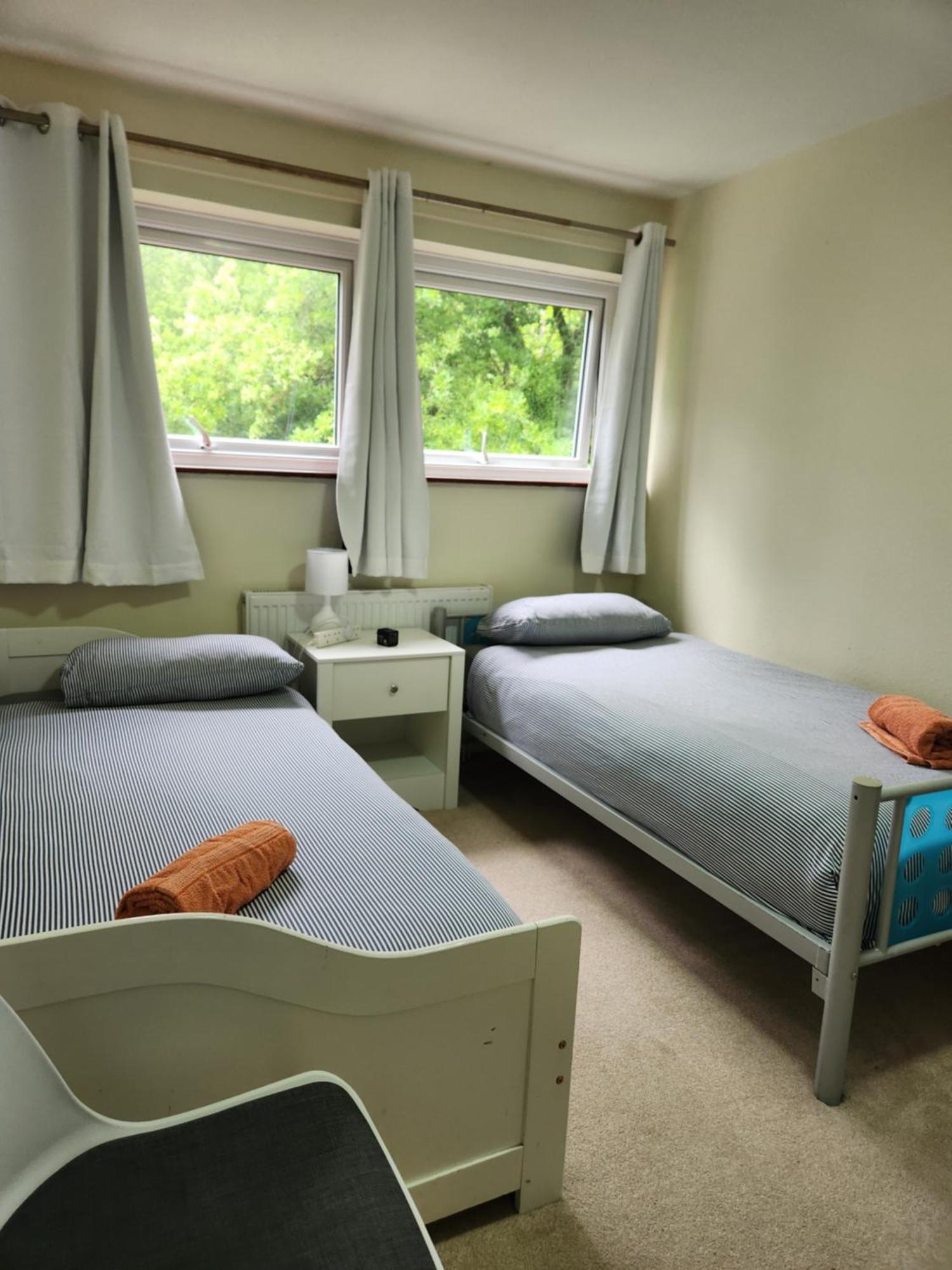 Twin Room In Crawley,Gatwick,West Sussex Ifield Екстер'єр фото